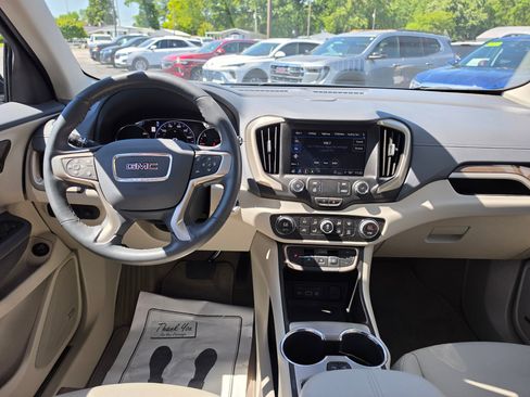 Used 2023 GMC Terrain Denali w/ Denali Premium Package AWD/4WD image 9
