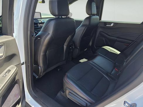 Used 2023 Ford Escape ST-Line Select AWD/4WD image 15