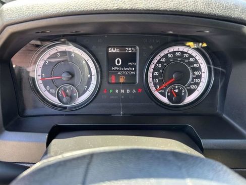 Used 2024 RAM 1500 Classic SLT AWD/4WD image 10