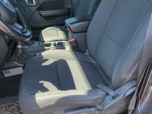 Used 2018 Jeep Wrangler Unlimited Sport S AWD/4WD image 24