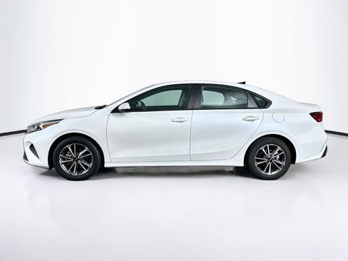 Used 2023 Kia Forte LXS FWD image 4