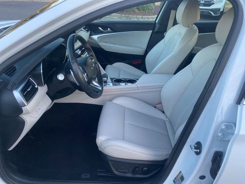 Used 2025 Genesis G70 2.5T image 14