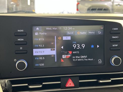 Used 2023 Hyundai Elantra Blue w/ Preferred Accessory Package image 18