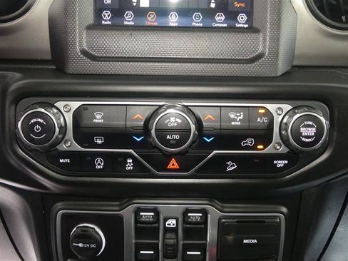 Used 2018 Jeep Wrangler Unlimited Sport S AWD/4WD image 34