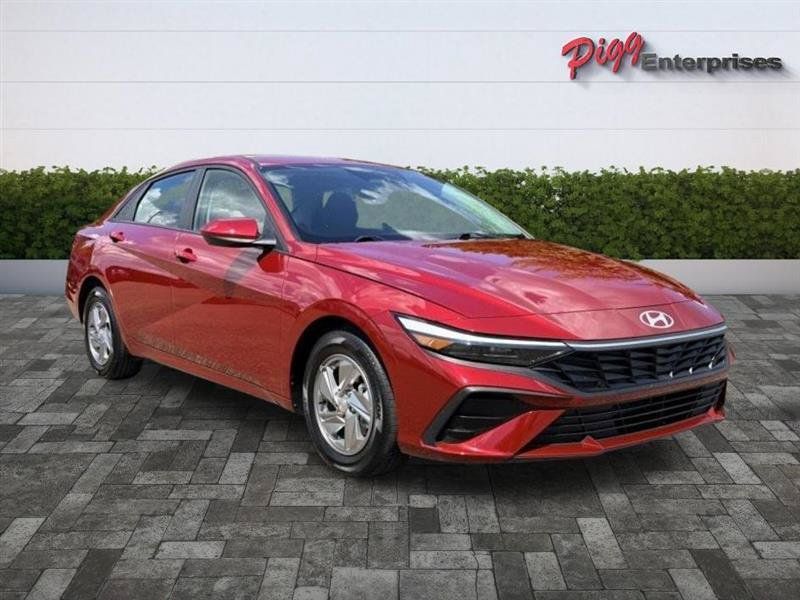 Used 2026 Hyundai Elantra SE FWD image 7