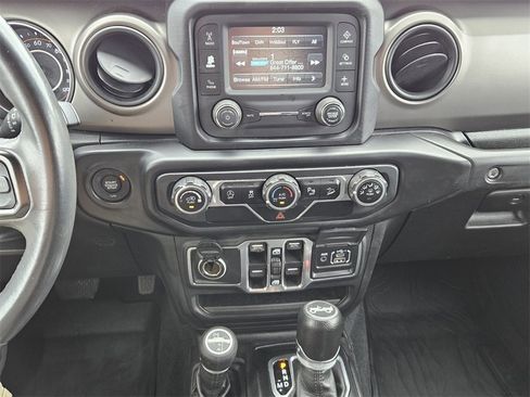 Used 2018 Jeep Wrangler Unlimited Sport S image 17