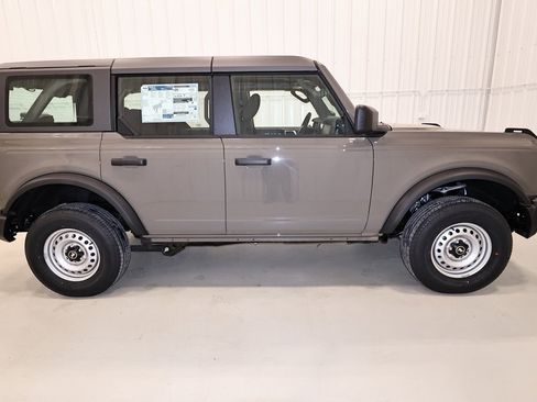 New 2026 Ford Bronco 4-Door image 2