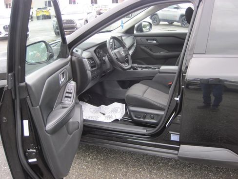 Used 2025 Nissan Rogue SV AWD/4WD image 12
