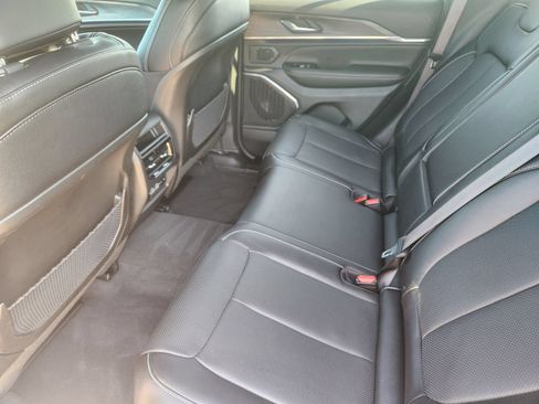 Used 2024 Jeep Grand Cherokee Overland AWD/4WD image 33