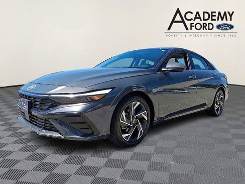 Used 2024 Hyundai Elantra Limited FWD image 3