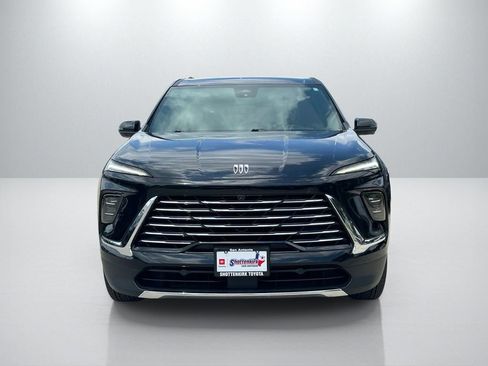 Used 2025 Buick Enclave Preferred FWD image 2