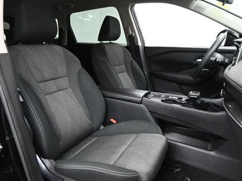 Used 2024 Nissan Rogue SV image 12