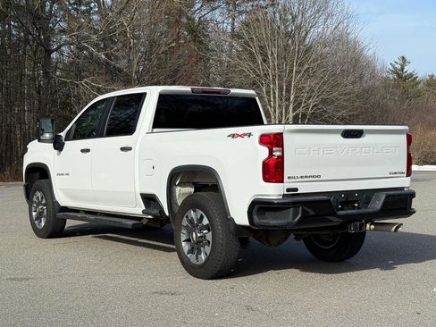 Used 2022 Chevrolet Silverado 2500 Custom w/ Custom Value Package image 2