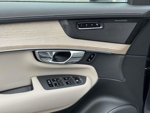 New 2026 Volvo XC90 B6 Ultra w/ Protection Package Premier AWD/4WD image 16