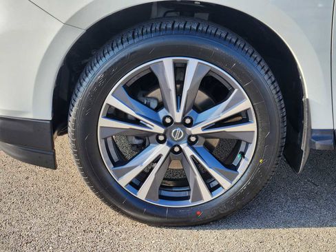 Used 2020 Nissan Pathfinder Platinum image 9