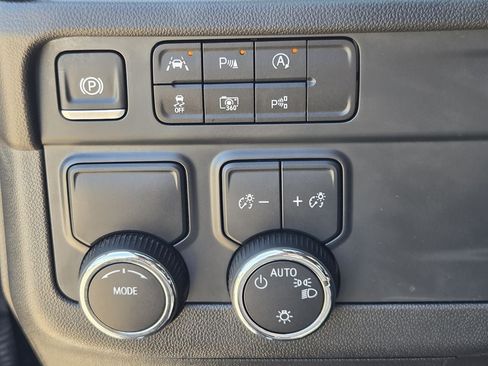 Used 2025 Chevrolet Tahoe LT RWD image 24
