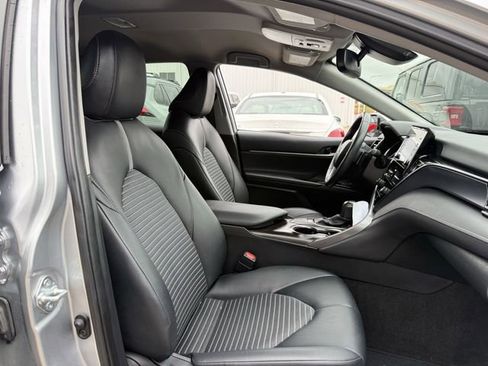 Used 2024 Toyota Camry SE w/ Convenience Package image 28