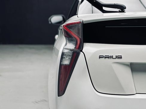 Used 2016 Toyota Prius Four w/ Advanced Technology Package FWD image 15