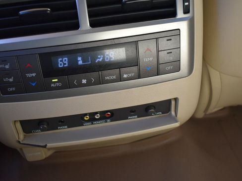Used 2013 Lexus LX 570 4WD w/ Luxury Pkg image 22