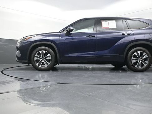 Used 2022 Toyota Highlander XLE w/ Protection Package #3 (TMS) AWD/4WD image 34