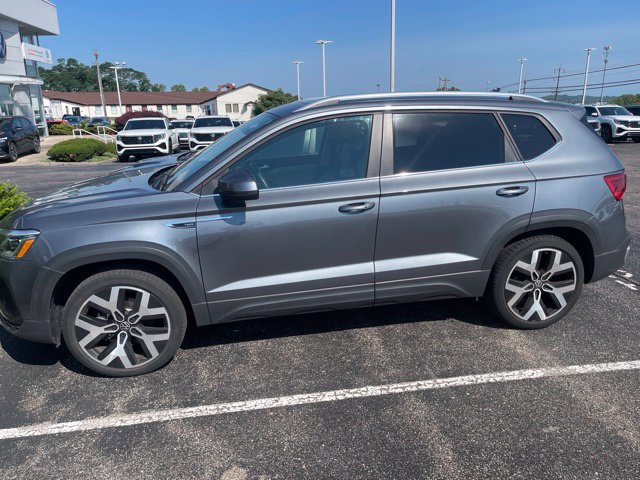 Certified 2023 Volkswagen Taos SEL AWD/4WD image 2