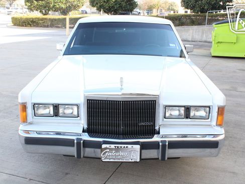 Used 1989 Lincoln Town Car image 21