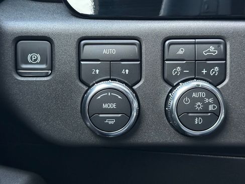 Used 2025 GMC Sierra 1500 Elevation w/ Elevation Premium Package image 31