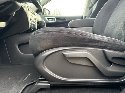 Used 2016 Nissan Pathfinder S image 26