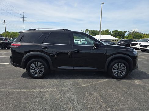 Used 2024 Nissan Pathfinder SV AWD/4WD image 3