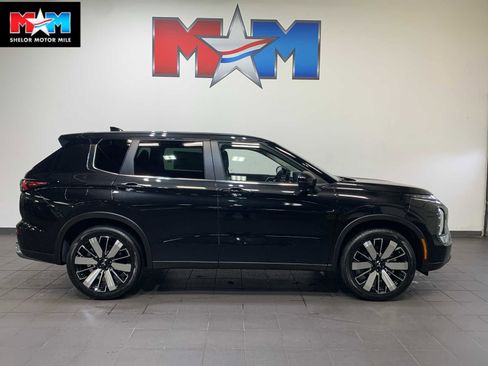 New 2026 Mitsubishi Outlander SE image 1