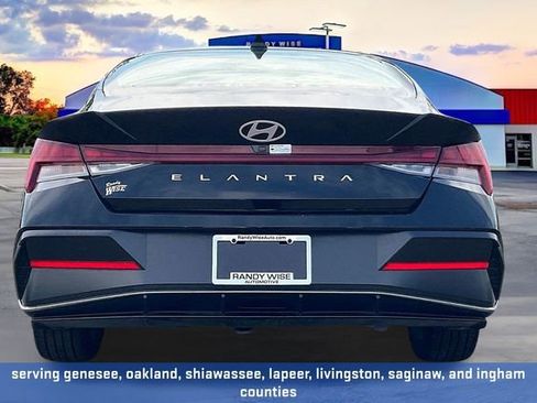 New 2025 Hyundai Elantra SEL FWD image 4