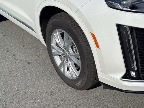 New 2025 Cadillac XT6 Luxury image 7