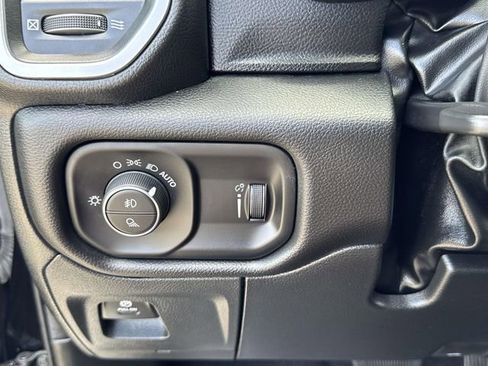 Used 2023 RAM 1500 Big Horn AWD/4WD image 32