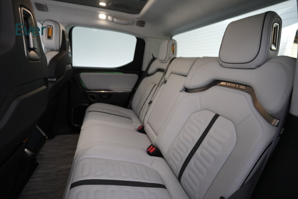 Used 2023 Rivian R1T Adventure Dual AWD/4WD image 25