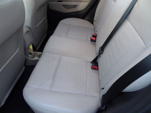 Used 2015 Ford Fiesta Titanium image 11