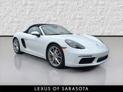 Used 2017 Porsche 718 Boxster RWD image 1