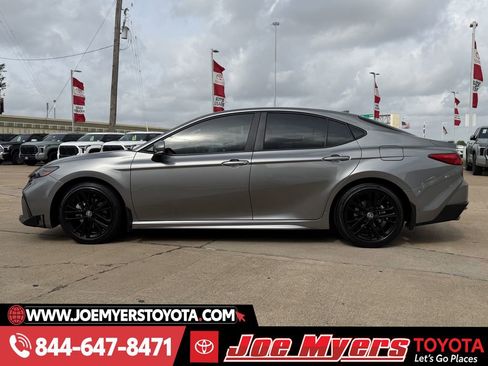 Used 2025 Toyota Camry SE image 6