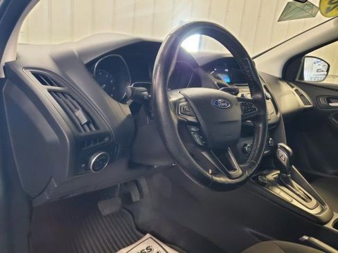 Used 2016 Ford Focus SE w/ SE Winter Package FWD image 13