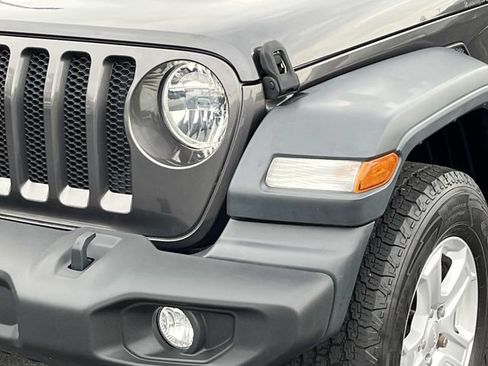 Used 2018 Jeep Wrangler Unlimited Sport S AWD/4WD image 10