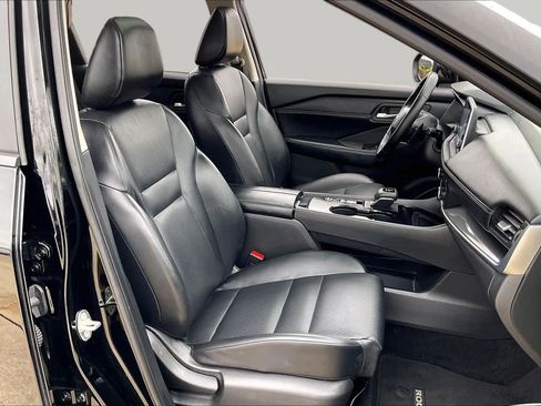 Used 2025 Nissan Rogue SV w/ SV Premium Package FWD image 9