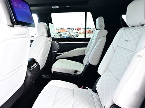 Used 2026 Cadillac Escalade Platinum Luxury w/ LPO, Radiant Package AWD/4WD image 15