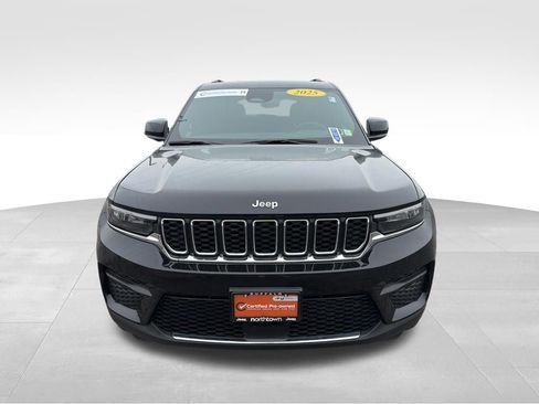 Certified 2025 Jeep Grand Cherokee Laredo AWD/4WD image 3