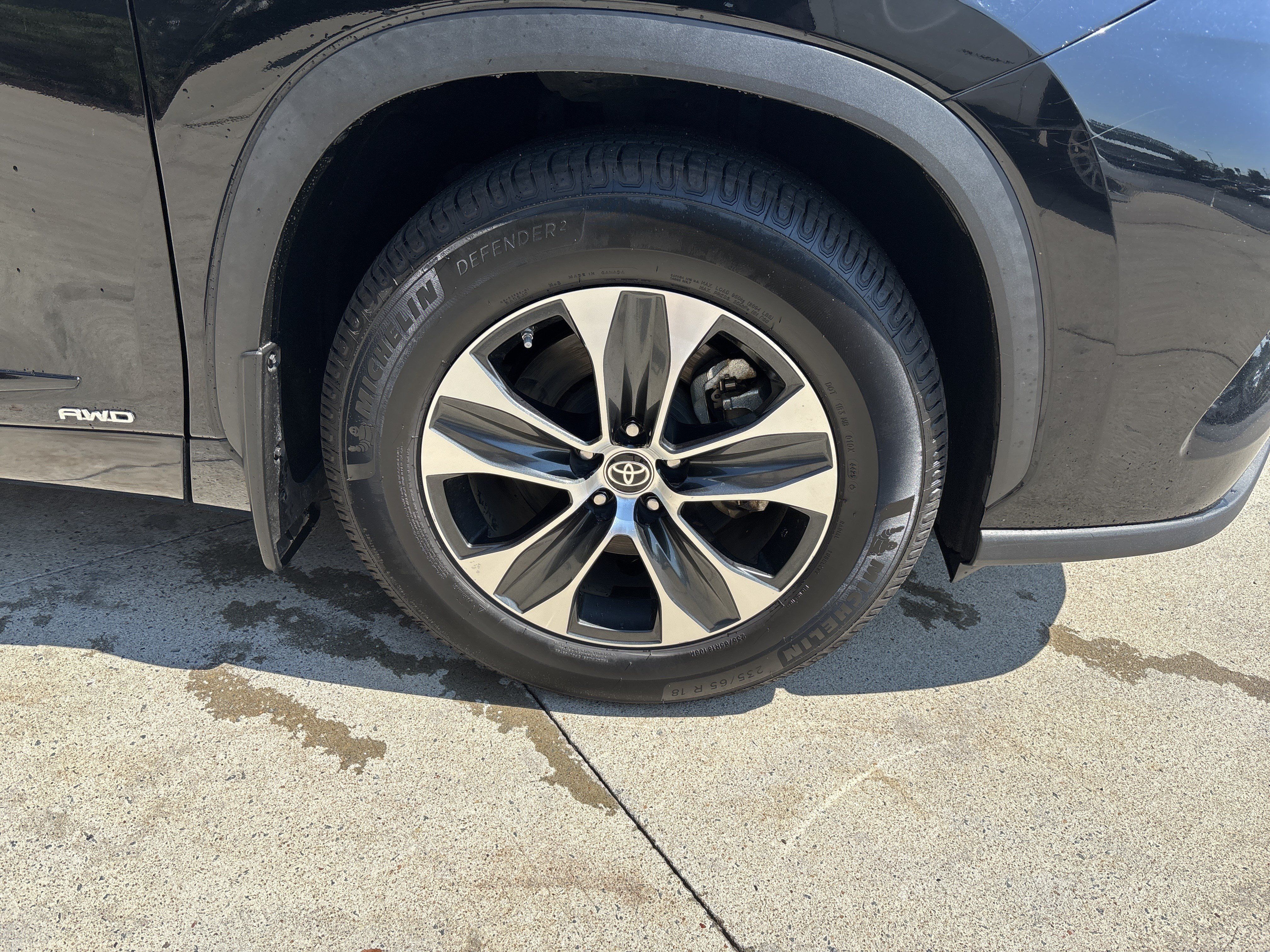 Used 2020 Toyota Highlander XLE AWD/4WD image 33