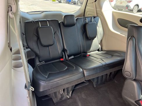 Used 2024 Chrysler Pacifica Limited FWD image 27