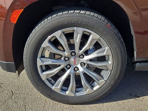 Used 2022 GMC Yukon XL Denali image 11