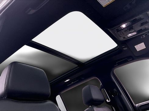 Used 2024 GMC Yukon XL Denali RWD image 28