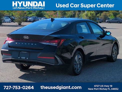 Certified 2024 Hyundai Elantra SEL FWD image 5