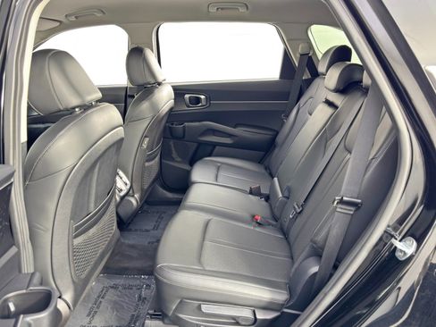 Used 2021 Kia Sorento S image 38