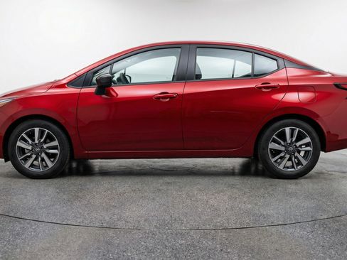 Used 2025 Nissan Versa SV image 5