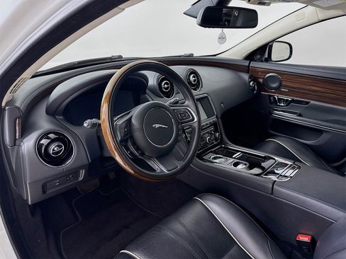 Used 2017 Jaguar XJ R-Sport image 10